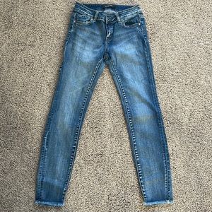 🌼🌼Juniors Size 3 Wax Jeans Slightly Distressed🌼🌼